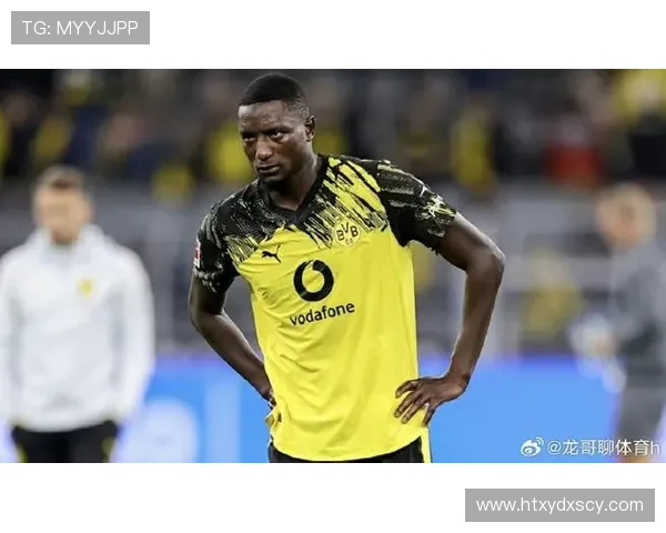 多特前锋吉拉西不满被换下拒绝与教练握手引发热议